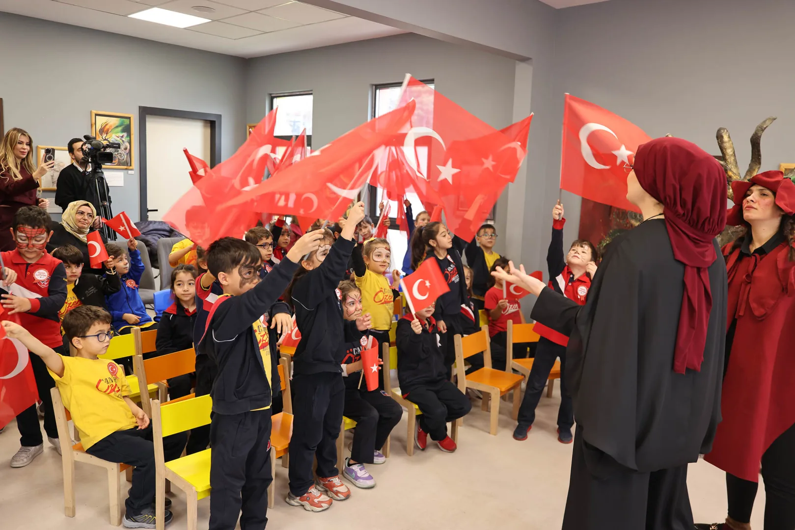 Ankara Ke&ccedil;i&ouml;ren&rsquo;de cumhuriyet coşkusu &ccedil;ocukların hayalleriyle buluştu