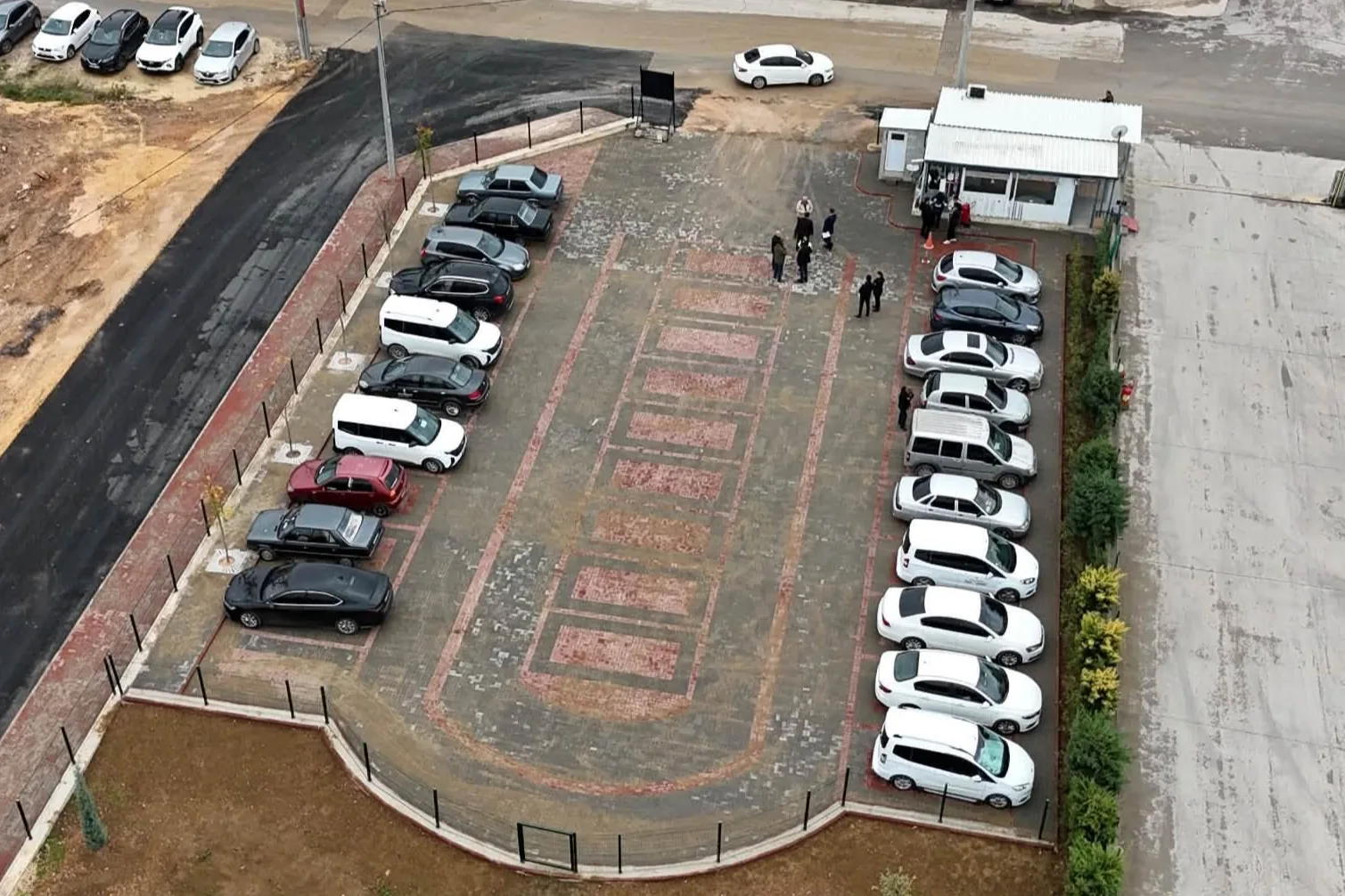 Bursa İneg&ouml;l'e 32 ara&ccedil;lık yeni otopark hizmete girdi