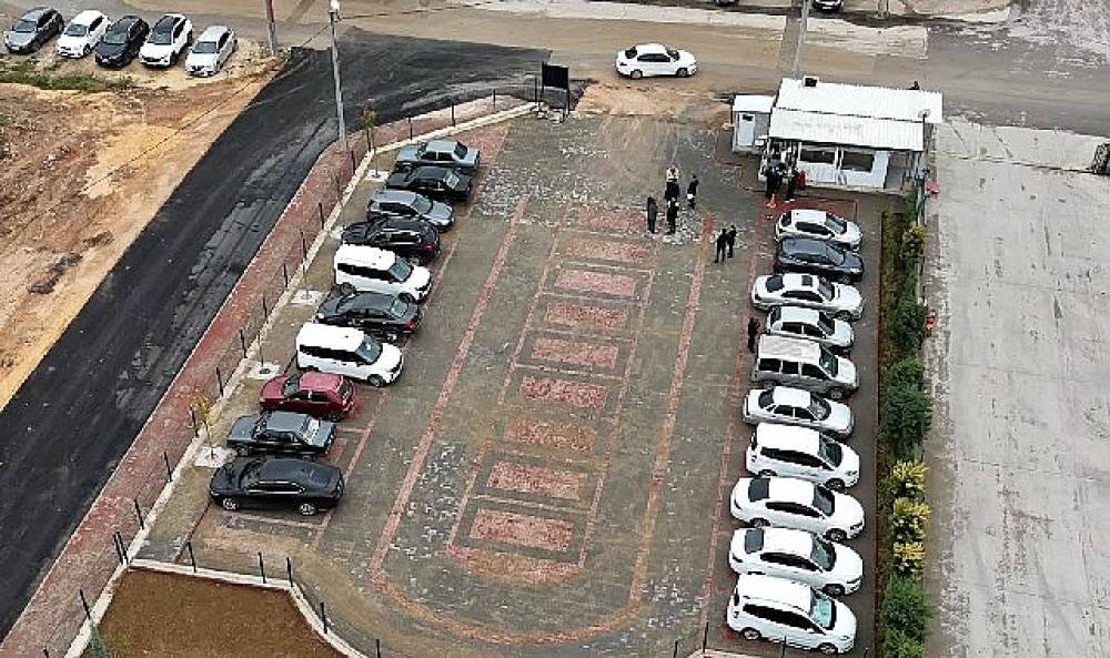 Cumhuriyet Mahallesinde 32 Ara&ccedil;lık Otopark Uygulaması Tamamlandı