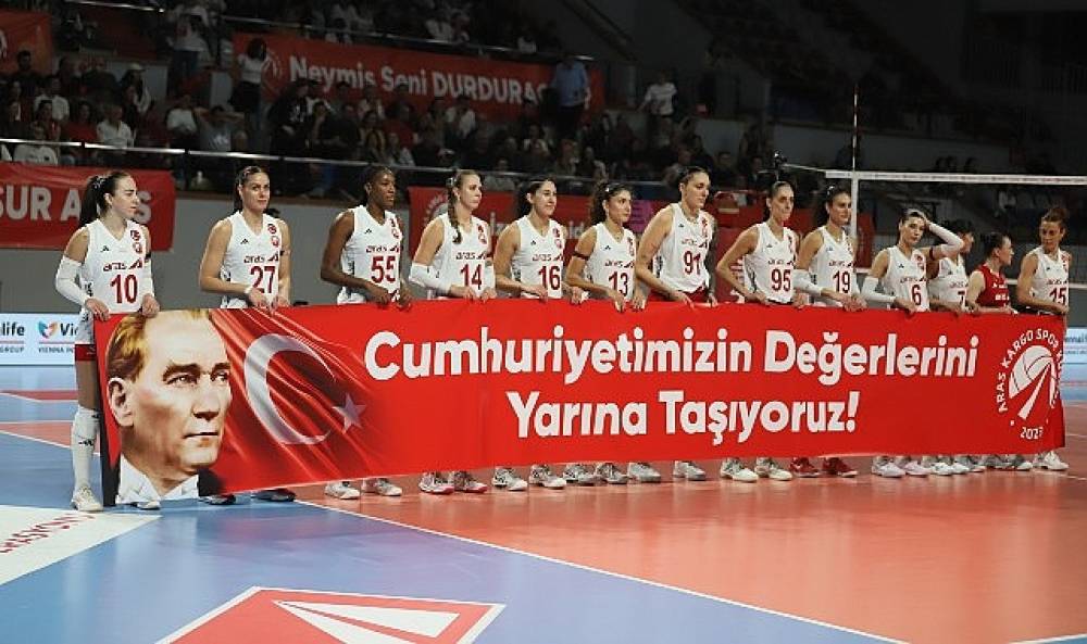 Aras Kargo Spor Kul&uuml;b&uuml;, Sultanlar Ligi'nde Cumhuriyet Bayramı Coşkusunu Parkeye Taşıdı 