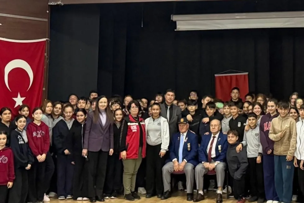 Kıbrıs gazileri Keşan&rsquo;da &ouml;ğrencilerle buluştu