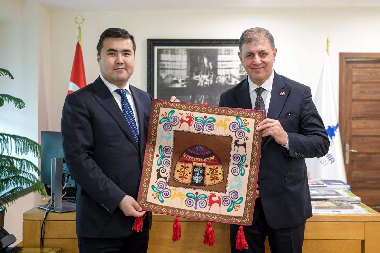 Başkan Tugay, Kırgızistan heyetini İzmir&rsquo;de ağırladı