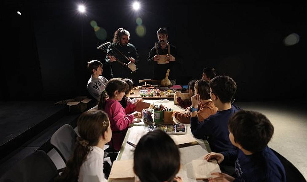 &Ccedil;ocuklar Nil&uuml;fer'de hayallerindeki liri tasarladı