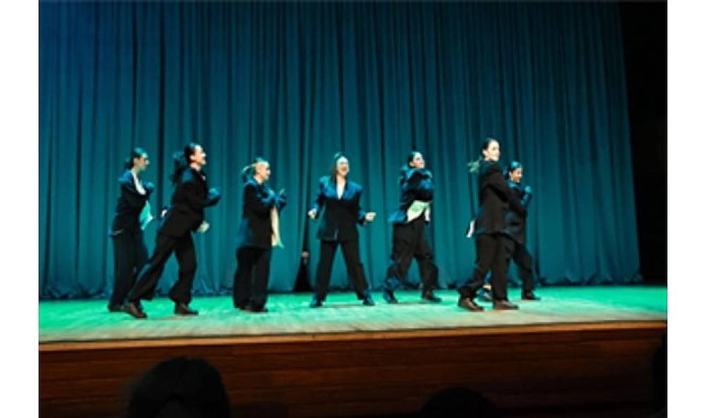 Yasemin Sakallıoğlu, İzmirlileri kahkahaya boğdu