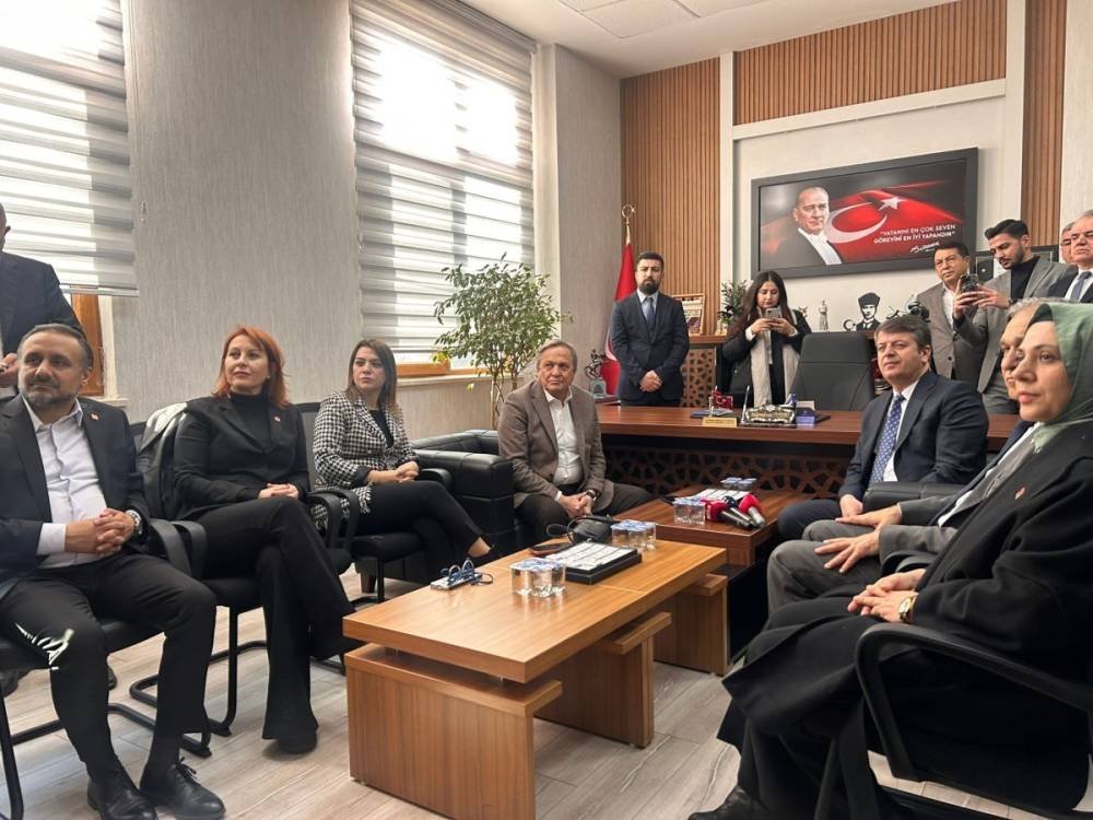 CHP&rsquo;li Politika Kurulu Başkanlarından Tutdere&rsquo;ye Ziyaret 