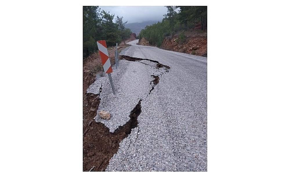 B&uuml;y&uuml;kşehir ekiplerinden Alacami Yolu'nda heyelan &ccedil;alışması