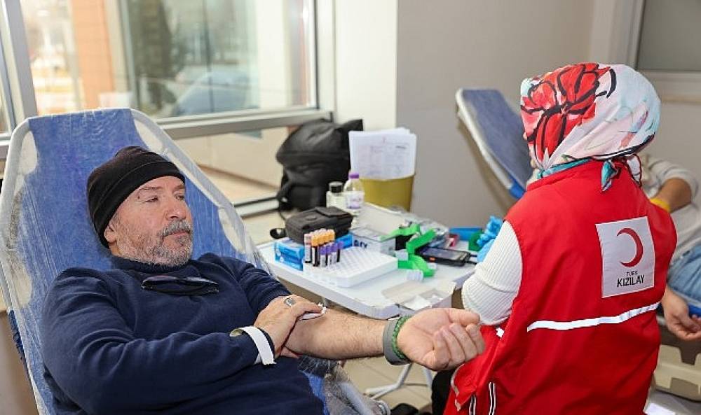 Sel&ccedil;uklu Belediyesi Personeli ve Vatandaşlardan Kan Bağışı Kampanyasına Destek