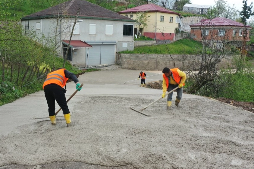 Ordu Korgan&rsquo;da beton yol &ccedil;alışması başlattı