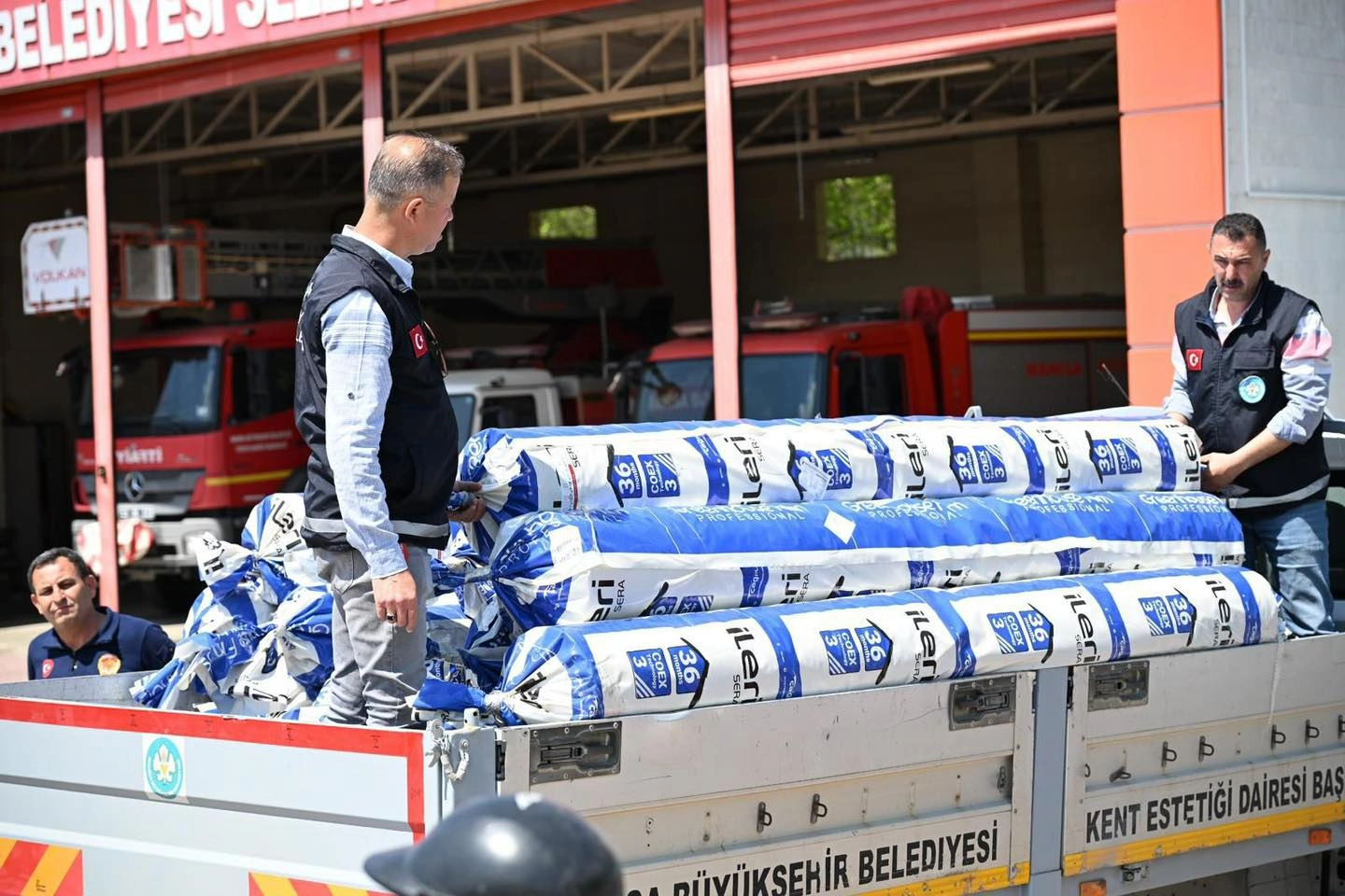 Manisa B&uuml;y&uuml;kşehir&rsquo;den afetzede &uuml;reticilere destek