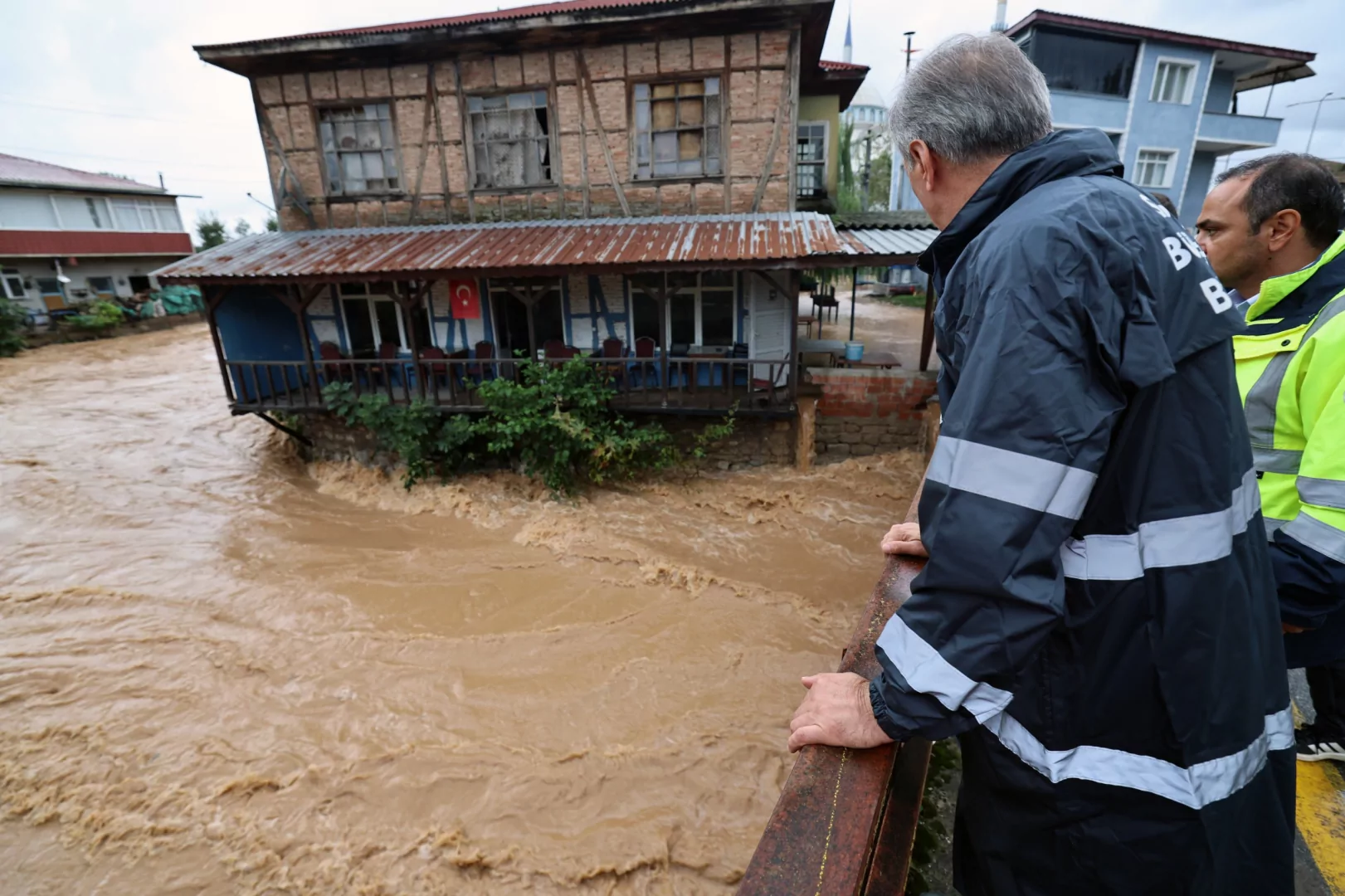 Karasu&rsquo;da sel alarmı! Sakarya'da yaralar sarılıyor
