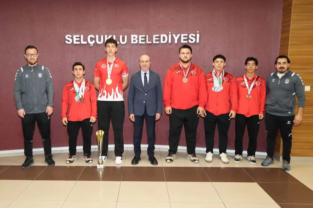 Konya Sel&ccedil;uklu'da Başkan Pekyatırmacı başarılı sporcuları ağırladı