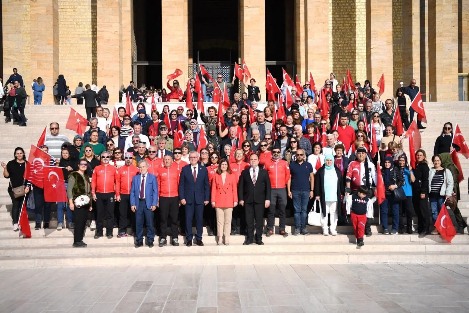 SARDOS&rsquo;tan tarihi &ccedil;ağrı: Şanlı bayrak hak ettiği yerde sergilensin
