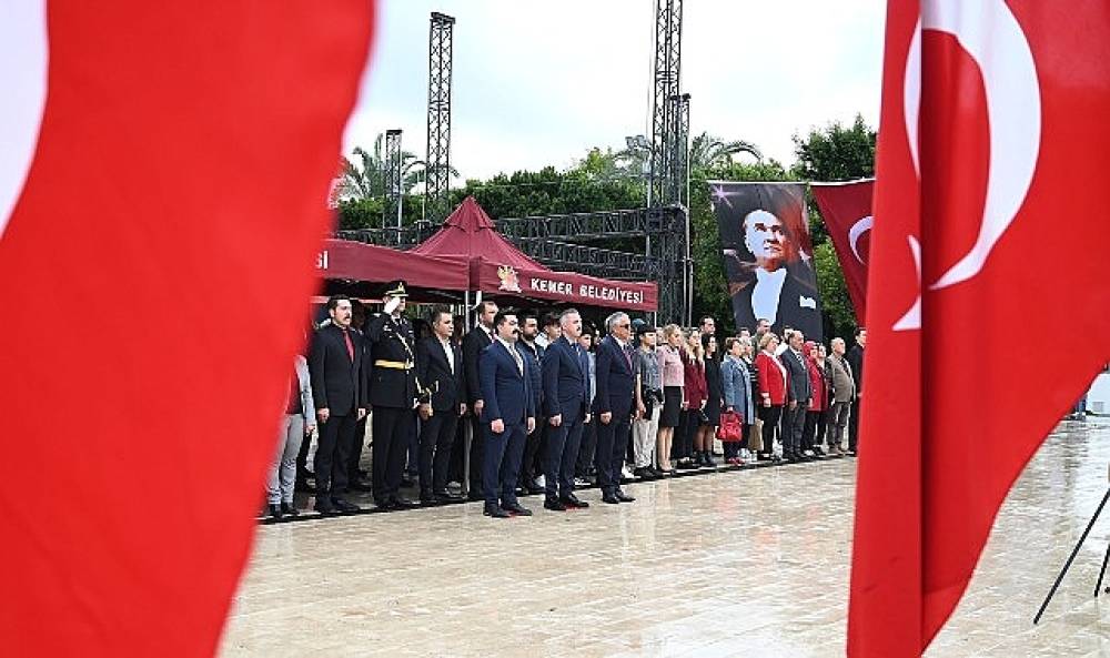 Kemer'de 29 Ekim &ccedil;elenk t&ouml;reni