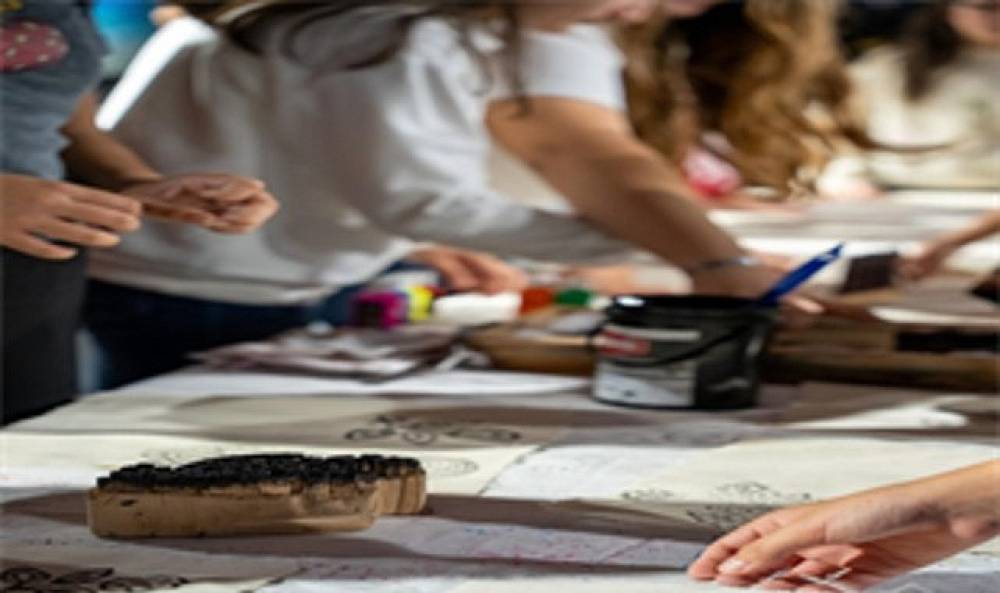 &Ccedil;ocuklar İzmir'in k&uuml;lt&uuml;rel mirasını sanatla keşfetti