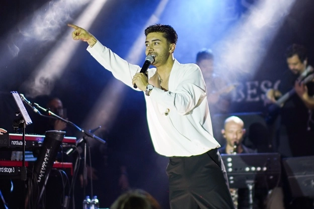 Kurtuluş Kuş&rsquo;tan sahneye damga vuran alb&uuml;m lansmanı