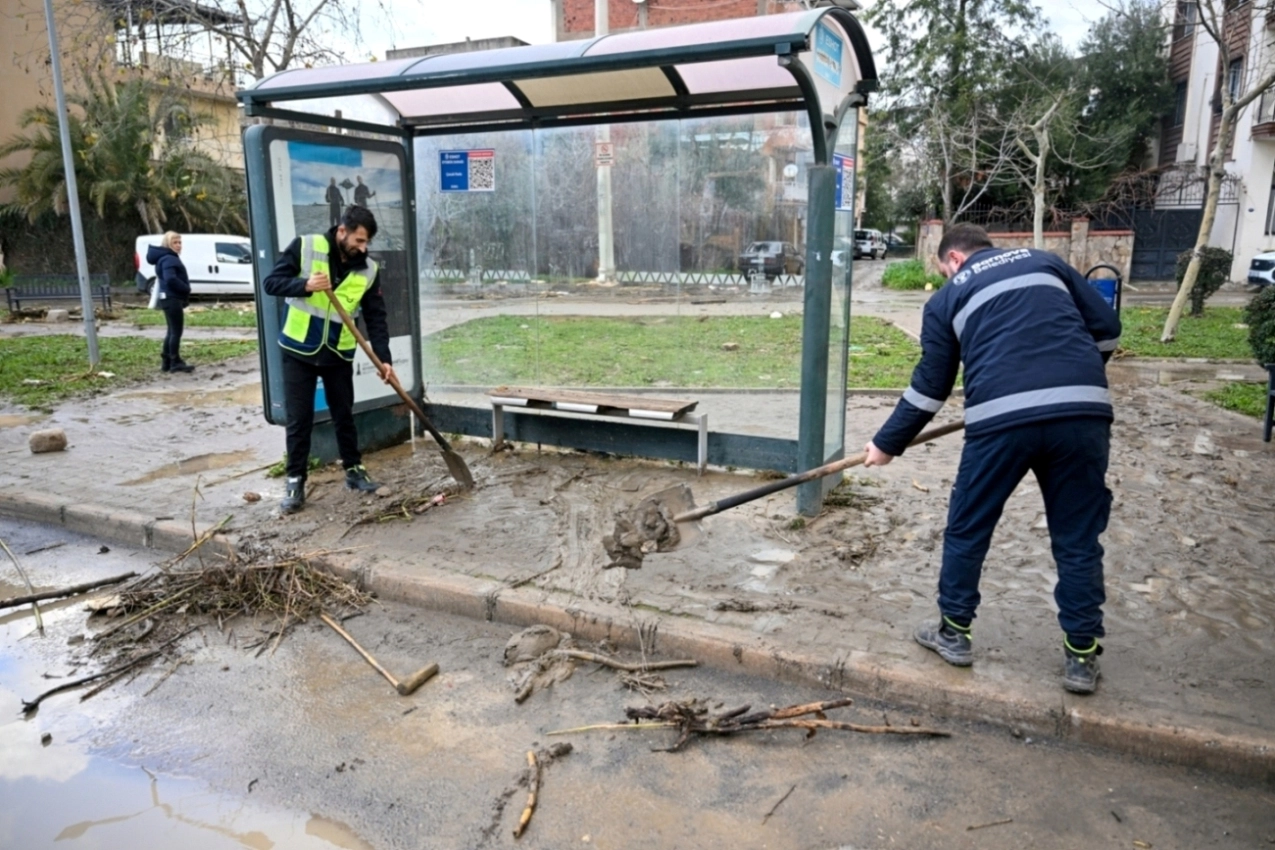 İzmir Bornova&rsquo;da sel alarmı