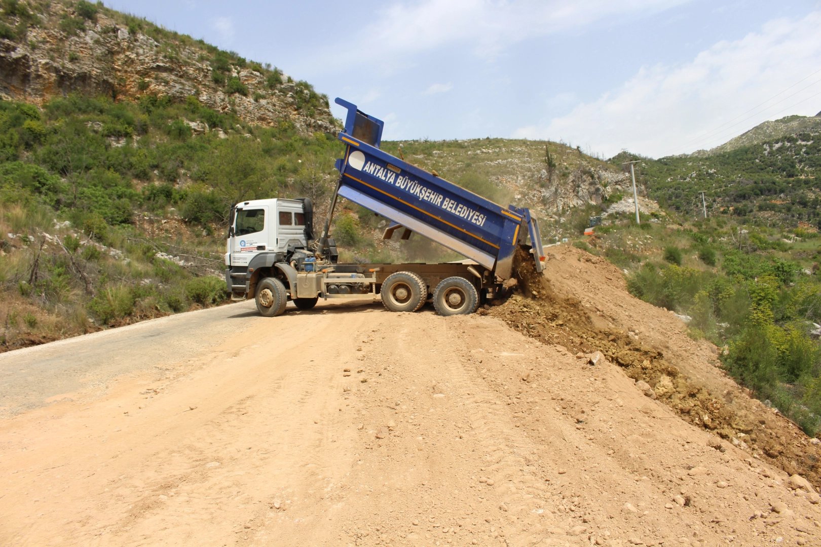 Antalya&rsquo;da kırsal yollara dev yatırım