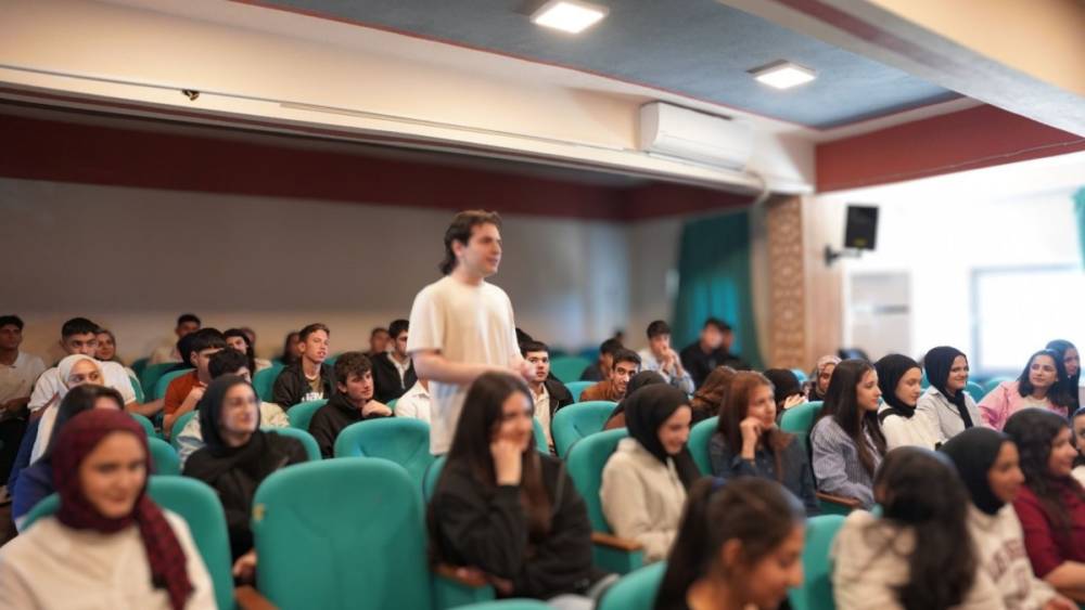 Kahta&rsquo;da &ouml;ğrencilerin kariyer ve hedefleri i&ccedil;in s&ouml;yleşi d&uuml;zenlendi  