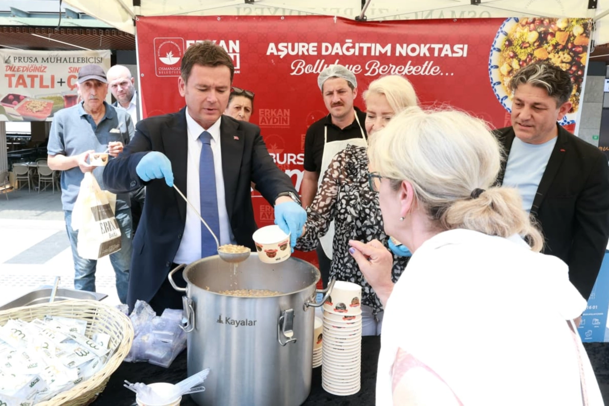 Bursa Osmangazi'de aşureler Başkan Aydın&rsquo;dan