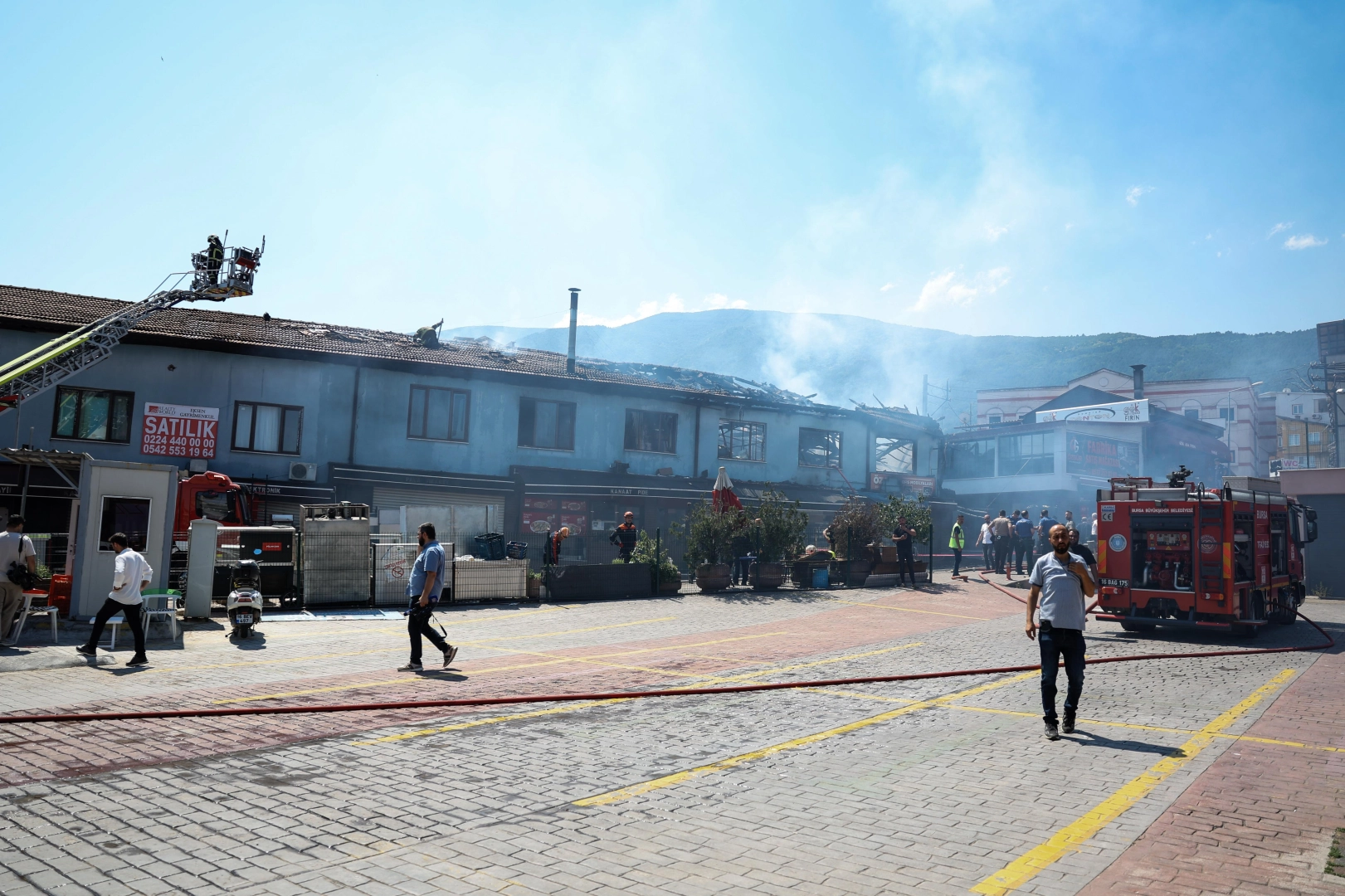 Bursa İtfaiyesi'nden Kayhan'daki yangına hızlı m&uuml;dahale