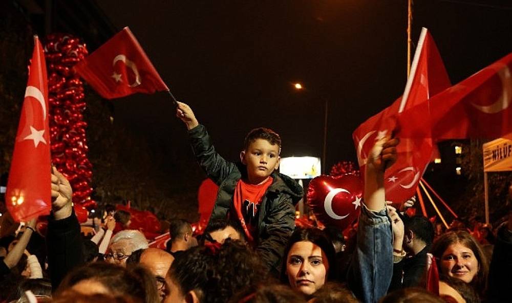 Binlerce Nil&uuml;ferli Cumhuriyet'in 103'&uuml;nc&uuml; yılında tek y&uuml;rek oldu