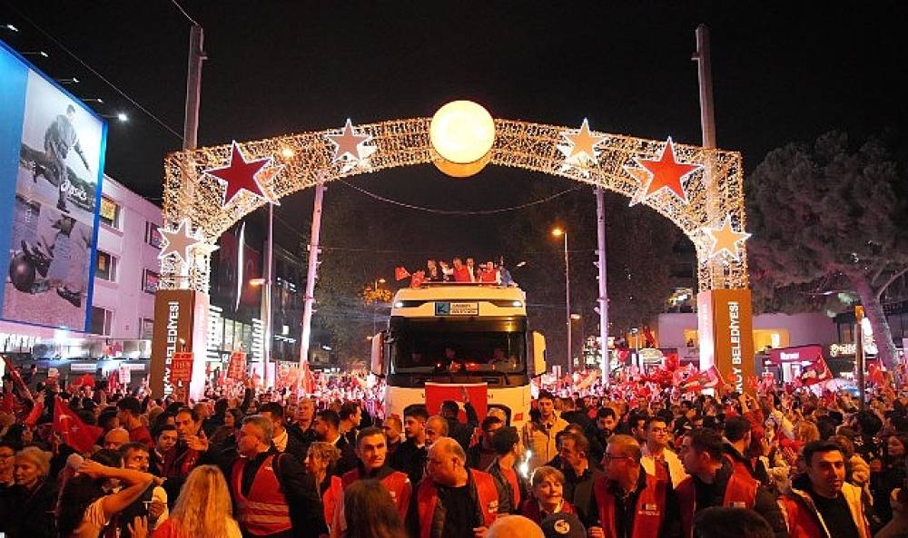 Kadık&ouml;y'de Y&uuml;z Binlerce Kişi Cumhuriyet İ&ccedil;in Y&uuml;r&uuml;d&uuml;