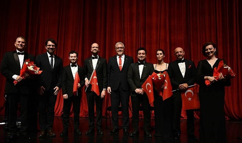 L&uuml;leburgaz'da muhteşem Cumhuriyet gecesi!