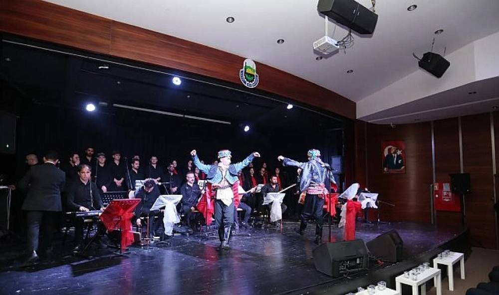 İneg&ouml;l Belediyesi Gen&ccedil;lik Korosundan Cumhuriyet Konseri
