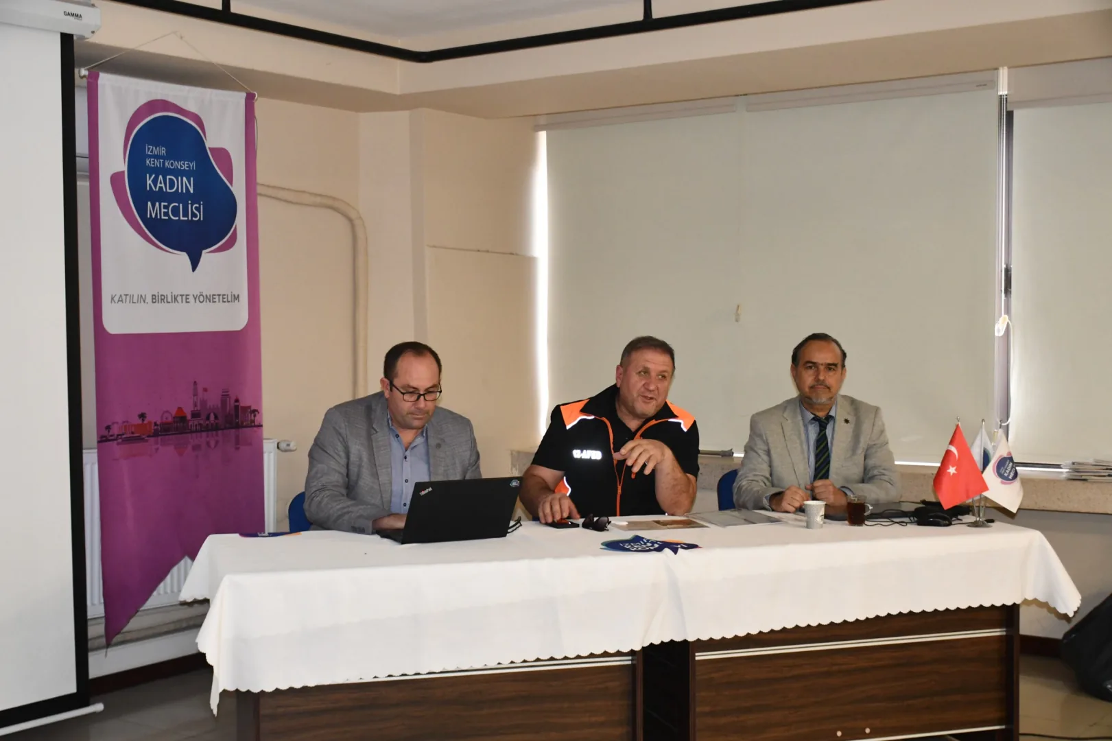 İzmir Kent Konseyi'nden 'kentsel d&ouml;n&uuml;ş&uuml;m' paneli