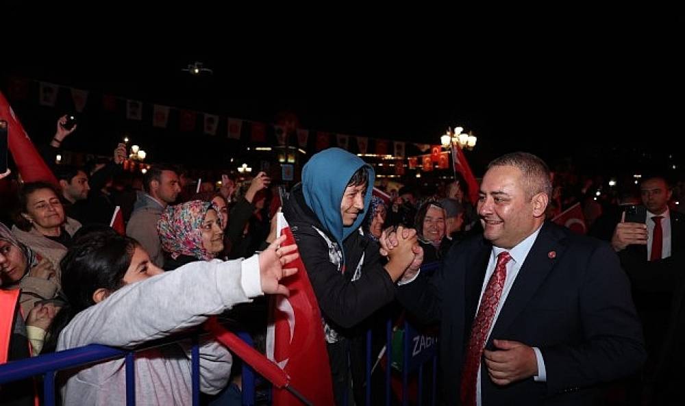 Ke&ccedil;i&ouml;ren'de Cumhuriyet Bayramı Uğur Işılak Konseriyle Kutlandı