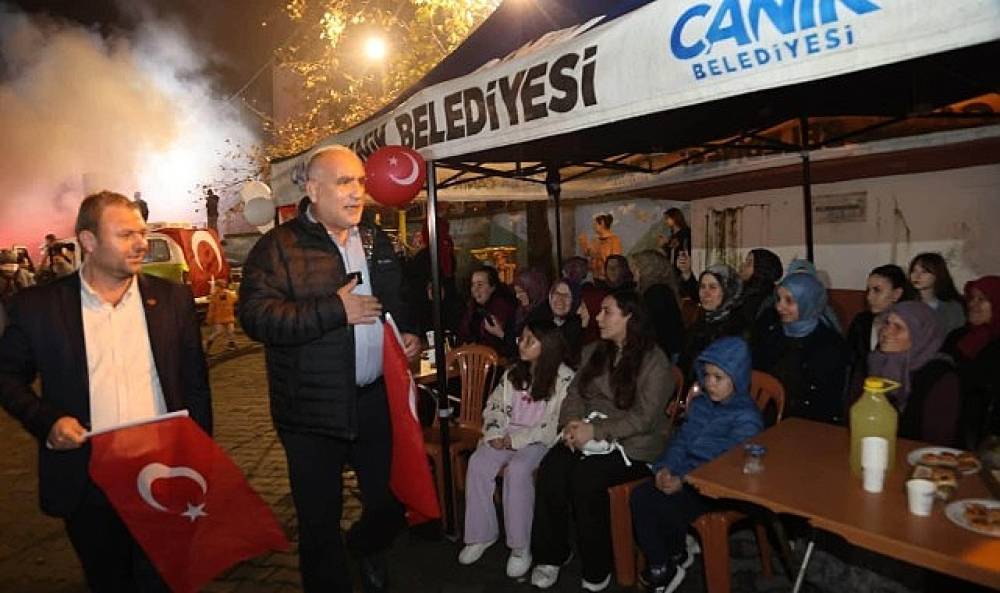 Canik'te Cumhuriyet Coşkusu Fener Alayıyla Ta&ccedil;landı  