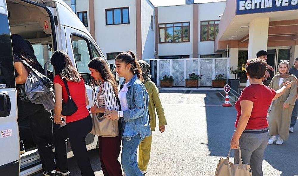 B&uuml;y&uuml;kşehir'den &uuml;niversite &ouml;ğrencilerine k&uuml;lt&uuml;r gezisi