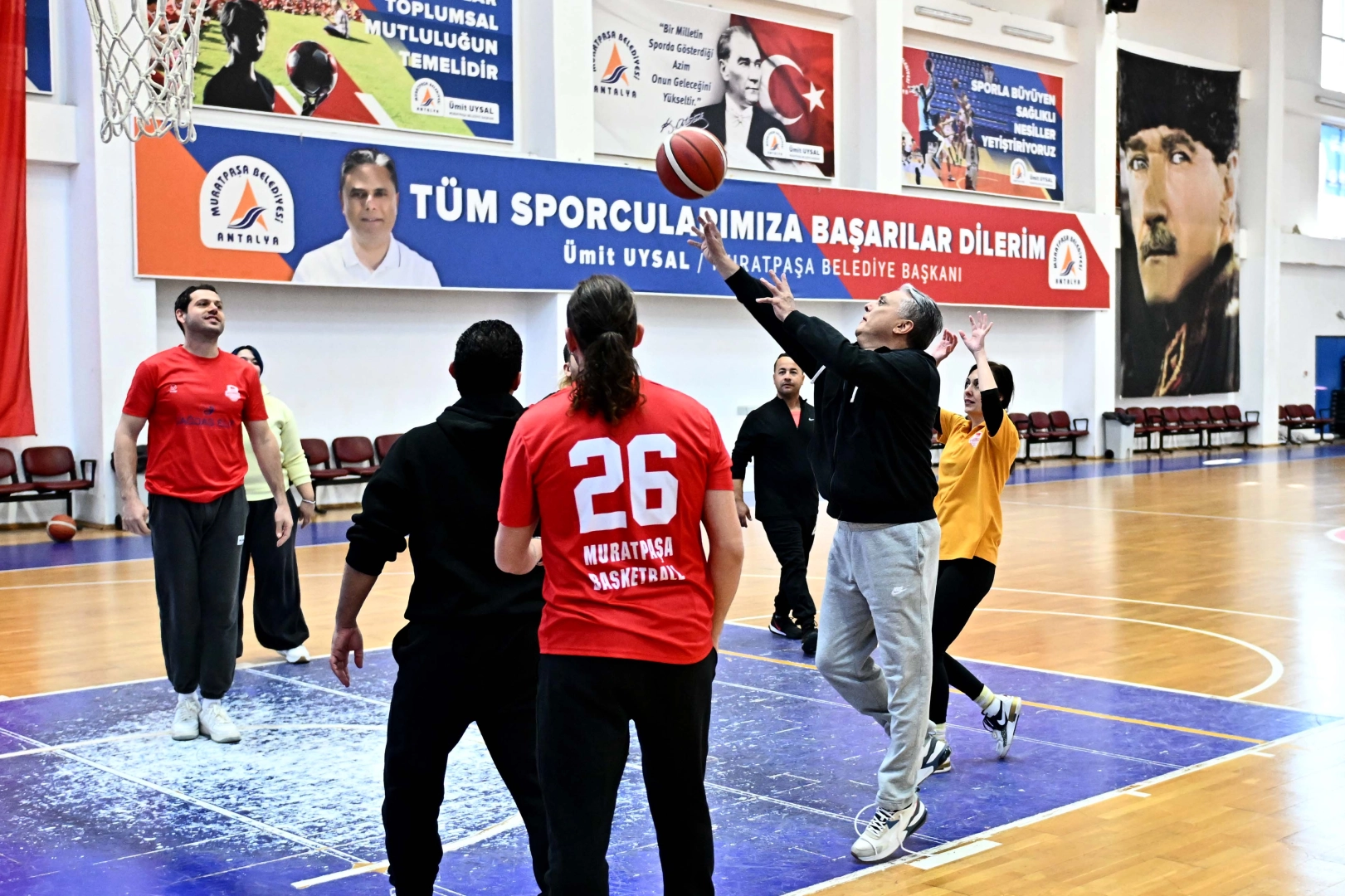 Antalya Muratpaşa&rsquo;dan amat&ouml;r spora nakdi destek