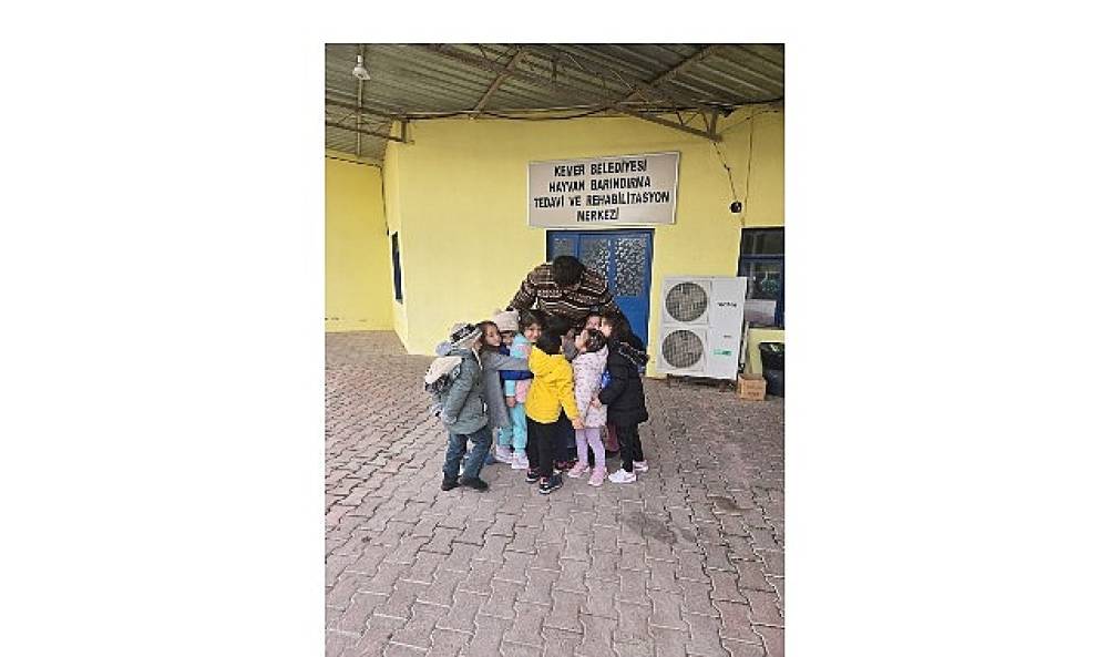 Miniklerden barınağa ziyaret 
