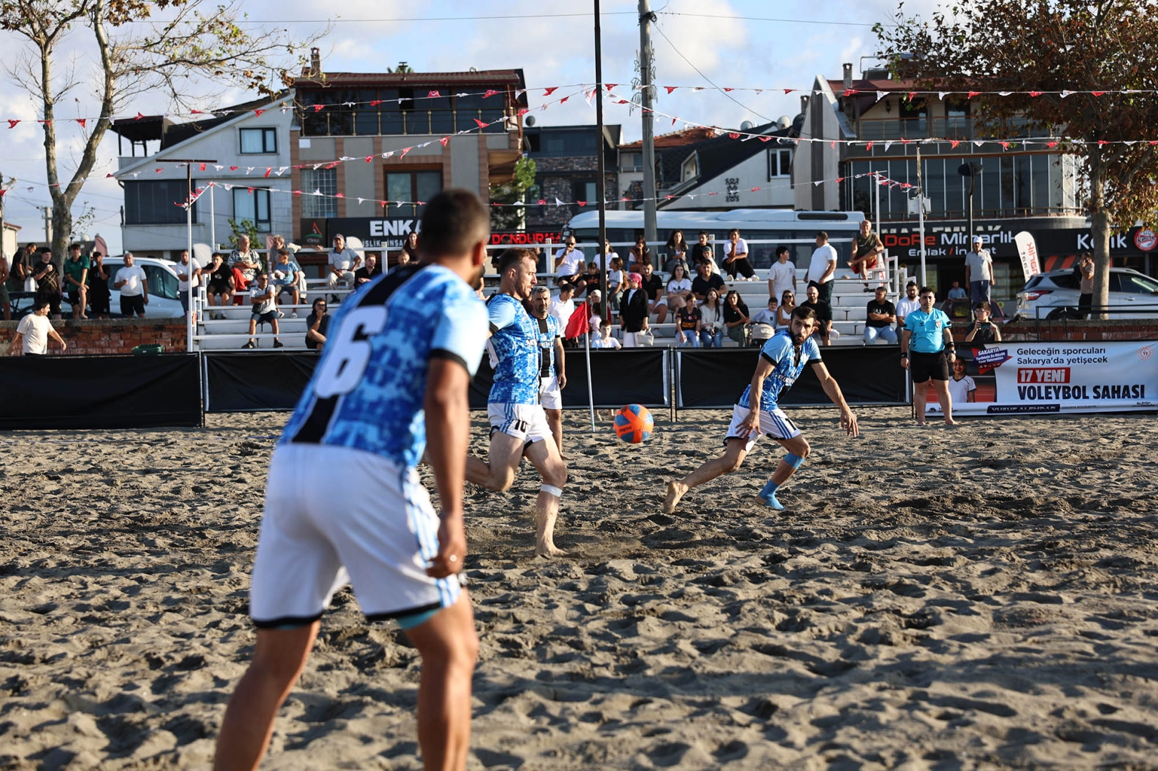Sakarya Kocaali Sahili'nde futbol kupayla ta&ccedil;landı