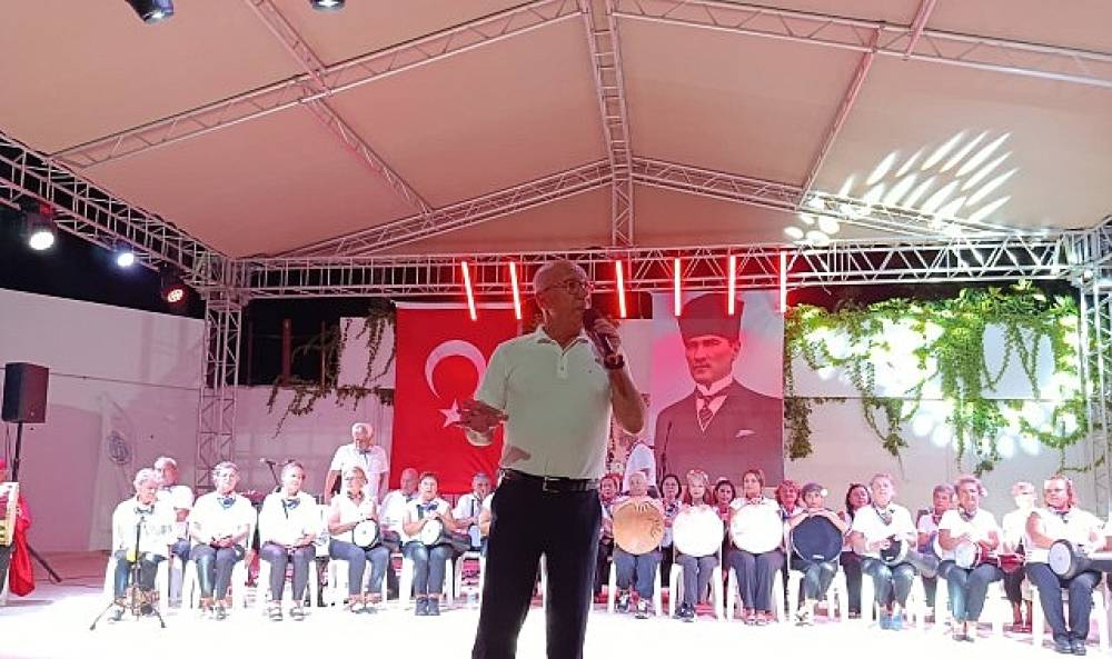 Başkan Kurt'tan 30 Ağustos Mesajı: "Atat&uuml;rk'e ve Cumhuriyet'e &ccedil;ok şey bor&ccedil;luyuz"