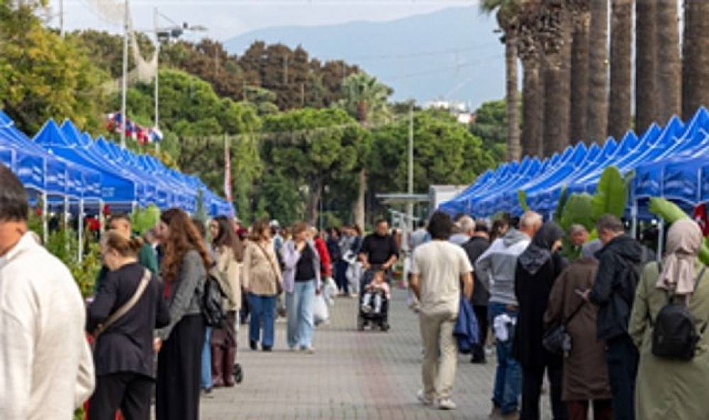 İzmir'in renkli festivali K&uuml;lt&uuml;rpark'ta kapılarını a&ccedil;tı