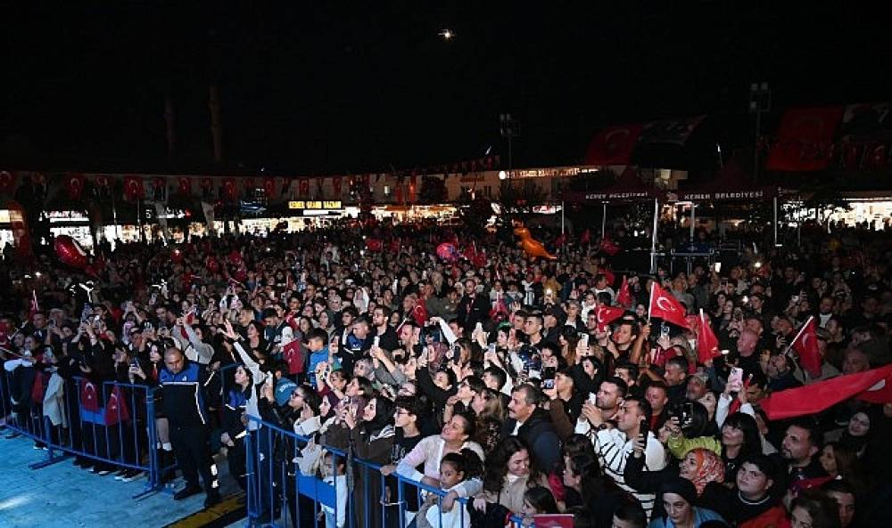 Cumhuriyet Bayramı Kemer'de coşkuyla kutlandı