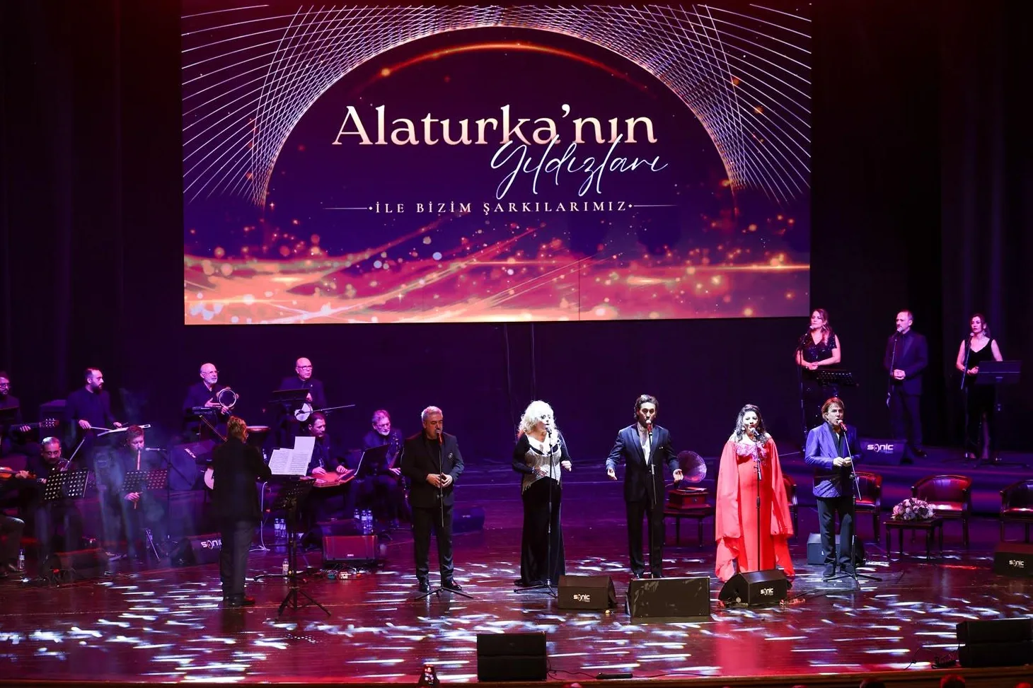 &lsquo;Alaturka&rsquo;nın Yıldızları&rsquo; Bursa&rsquo;da sahne aldı