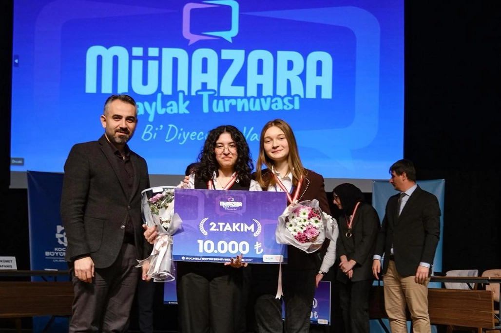 Kocaeli&rsquo;de gen&ccedil; m&uuml;nazırlar, &ldquo;Bi&rsquo; Diyeceğim Var&rdquo; dedi