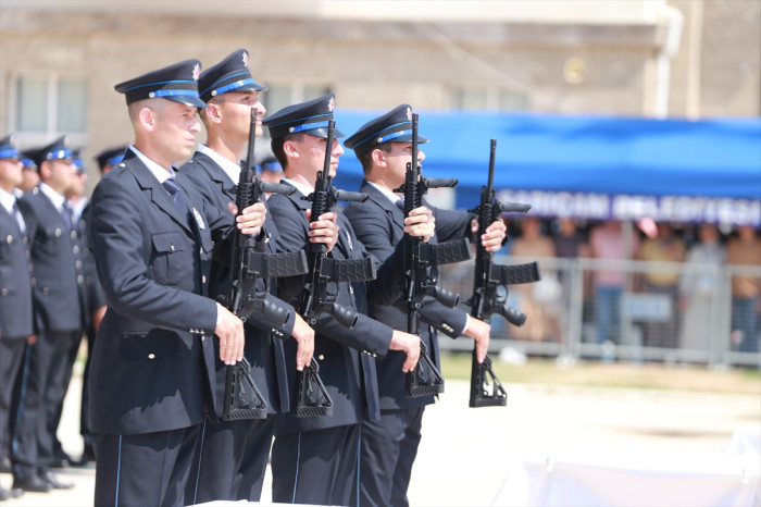 Adana'da polis adayları mezuniyet heyecanı yaşadı