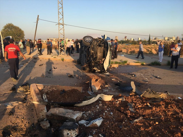 Mersin'de öğrenci servis minibüsü ile otomobilin çarpıştığı kazada 7 kişi yaralandı