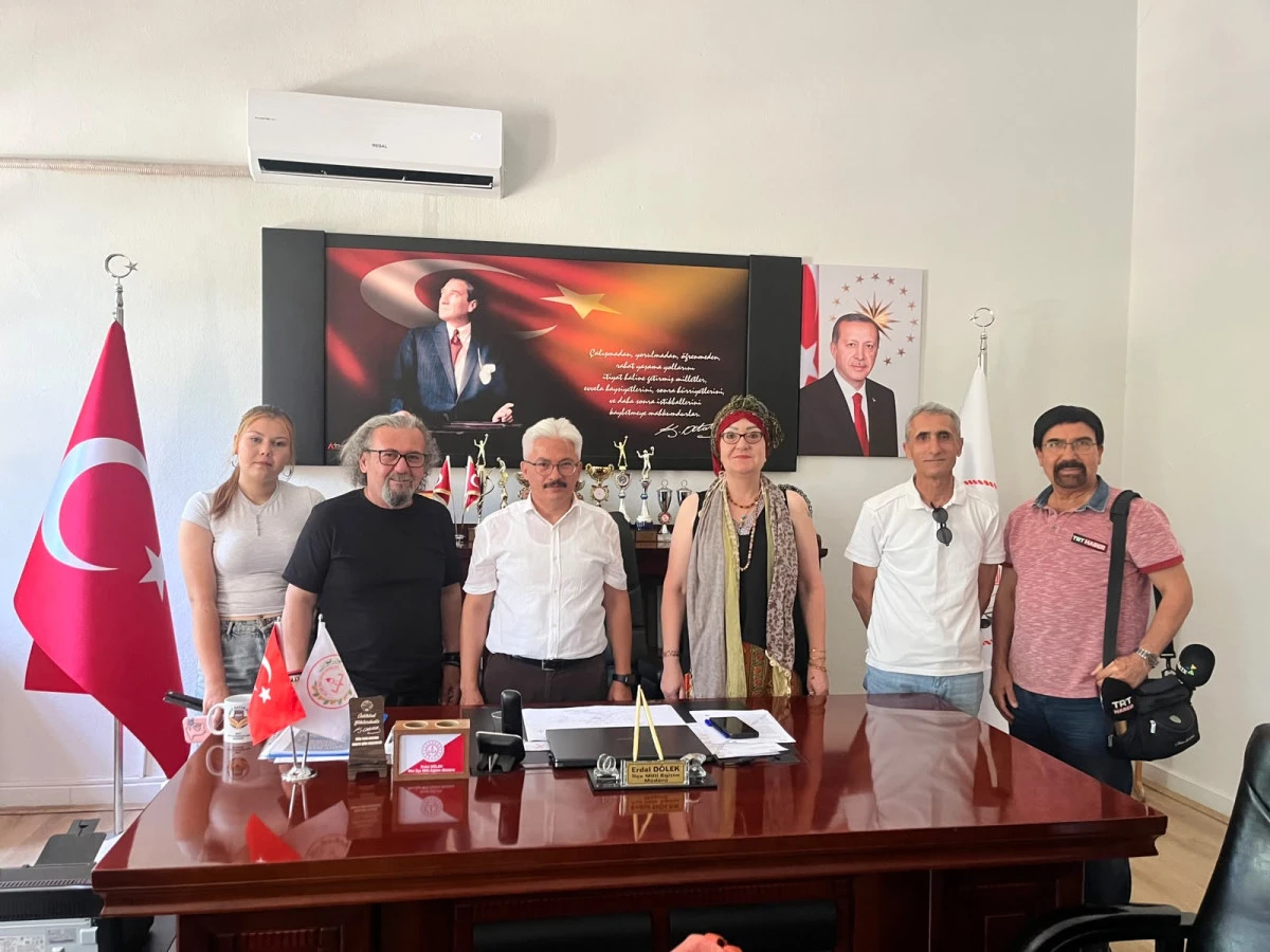 Basın mensuplarından İl&ccedil;e Milli Eğitim M&uuml;d&uuml;r&uuml; D&ouml;lek&rsquo;e ziyaret