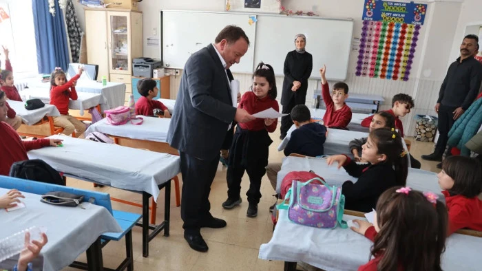 Belediye Başkanı Murat Orhan&rsquo;dan Geleceğin Teminatı &Ccedil;ocuklara Anlamlı Ziyaret.