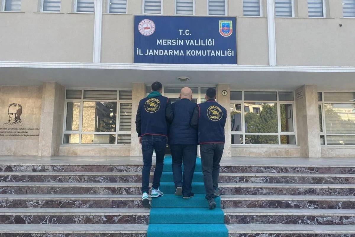 Jandarma aranan şahsı kıskıvrak yakaladı