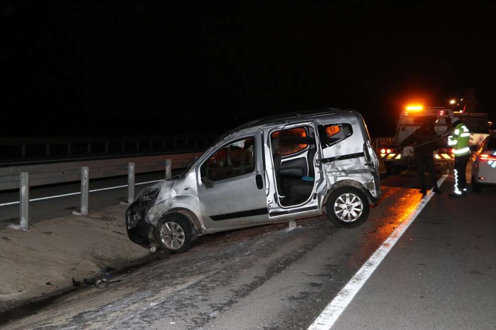 Karaman'da yola çıkan köpeğin yol açtığı kazada 1 kişi öldü, 3 kişi yaralandı