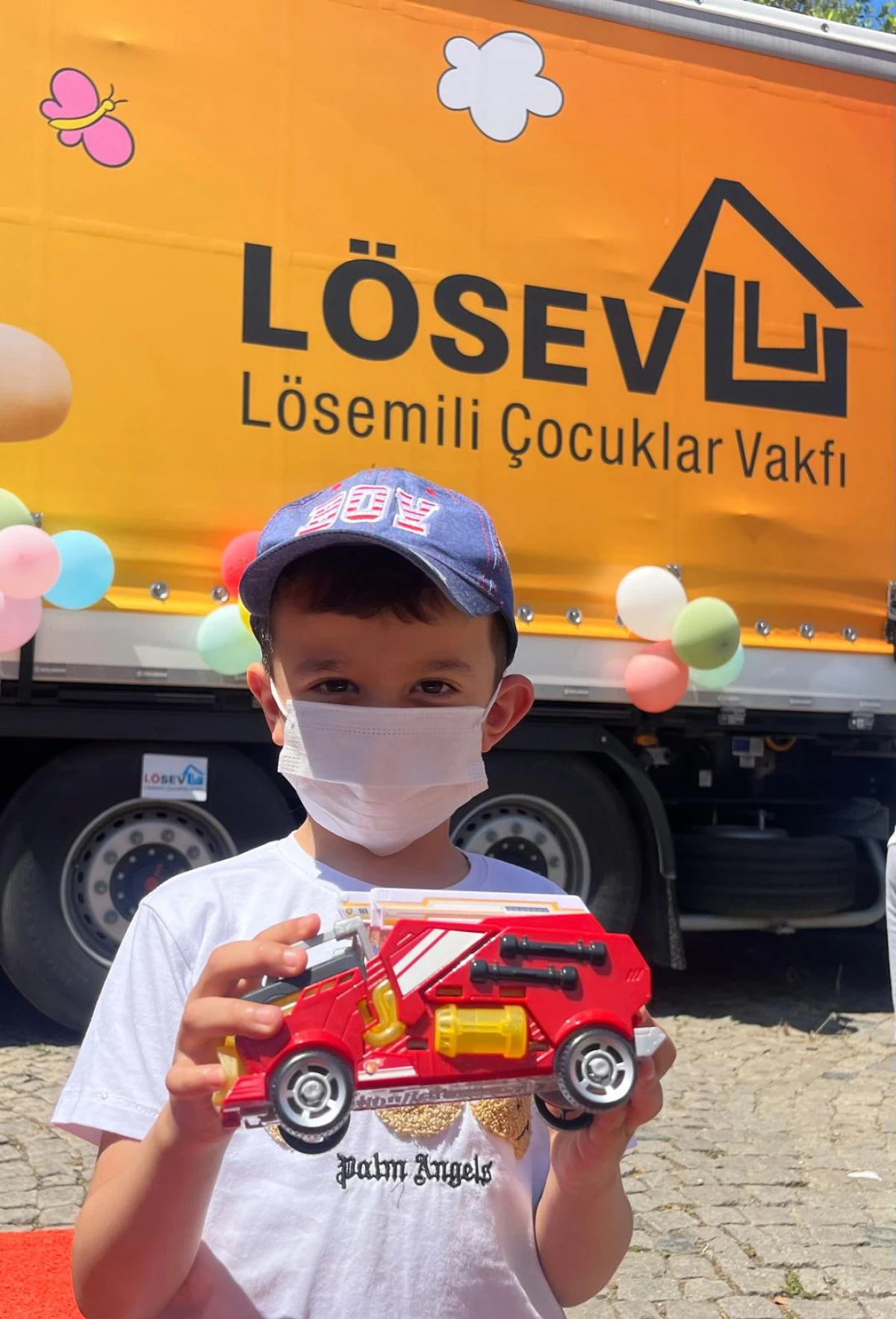 L&Ouml;SEV İyilikler Tırı Marmara B&ouml;lgesi'ndeki ailelerle buluştu