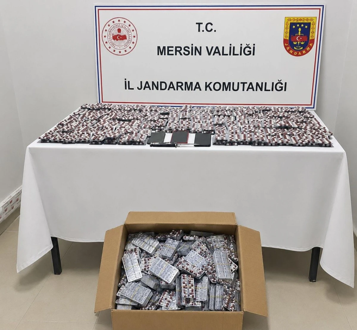 Mersin Erdemli&rsquo;de uyuşturucu operasyonu: 13 bin 764 hap ele ge&ccedil;irildi