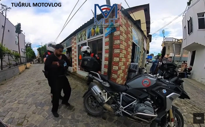 Mersin'de boğazına şeker ka&ccedil;an motosiklet s&uuml;r&uuml;c&uuml;s&uuml;n&uuml; polis ekipleri kurtardı 
