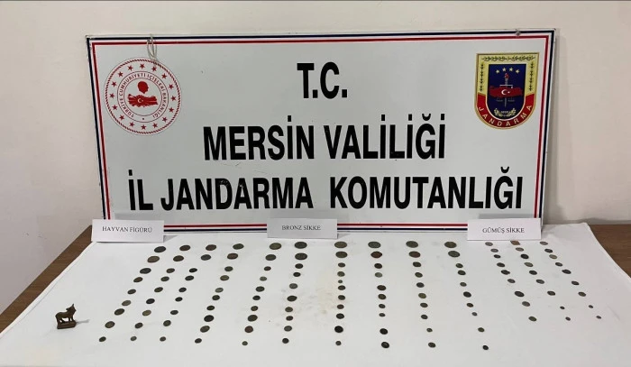 Mersin'de Define arayan şahıs jandarmadan ka&ccedil;amadı 